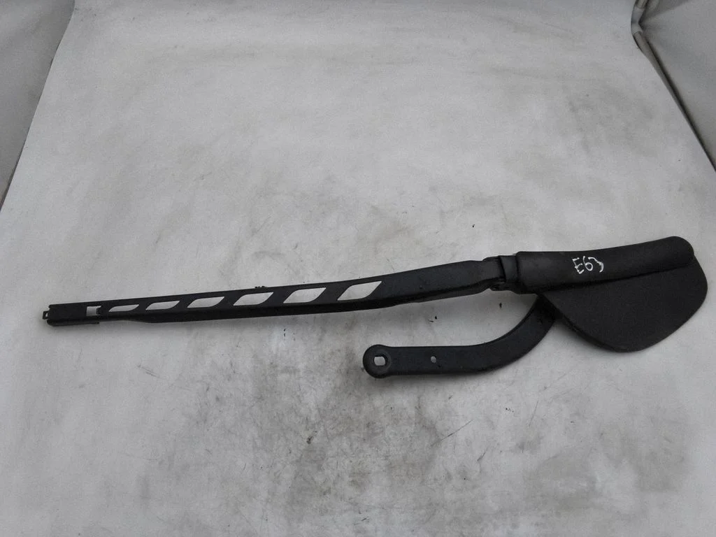 Windshield/front glass wiper blade