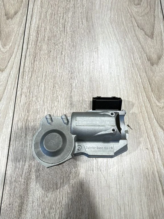 Steering wheel lock – Mercedes-Benz C-Class W203 (2000-2007)