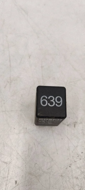 Eelsüüteküünalde relee 4E0907282A