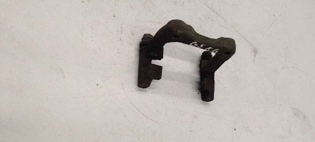 Brake caliper pad carrier rear – rear left