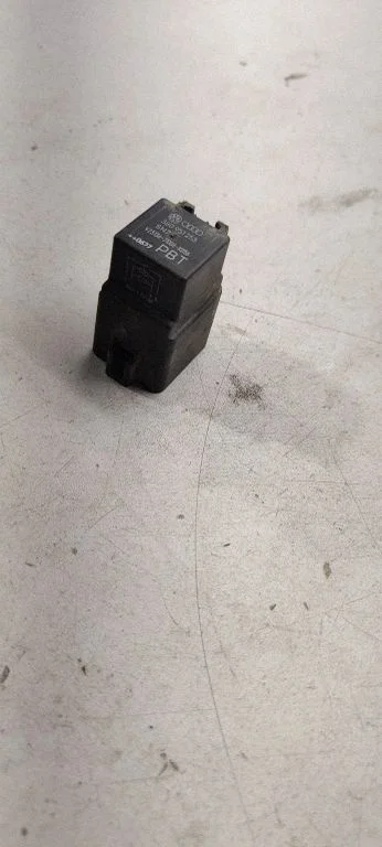 Glow plug pre-heat relay 3b0951253