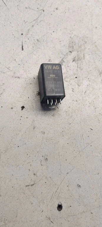 Glow plug pre-heat relay 038907281b