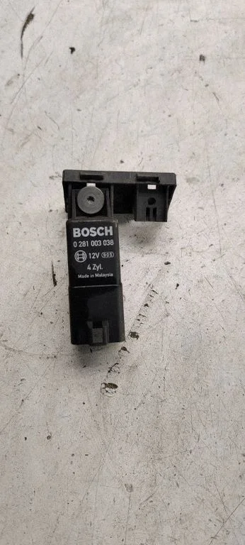 Glow plug pre-heat relay 0281003038
