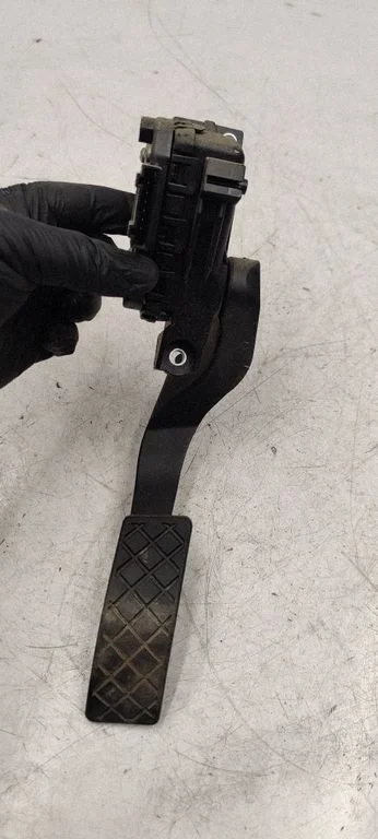Accelerator throttle pedal 8E1721523G