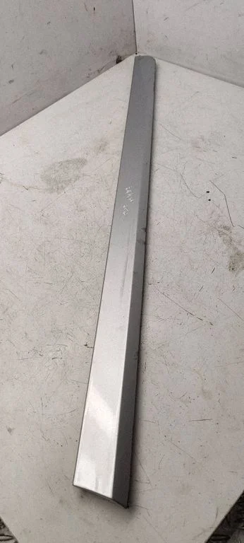 Esiukse liist (mold) 8e0858960E