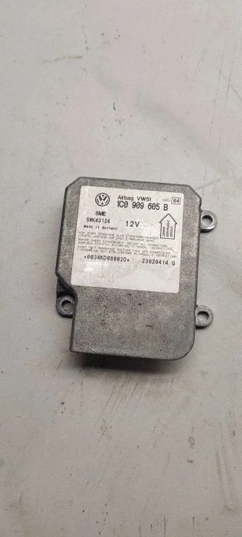 Drošības spilvenu vadības bloks 1c0909605B