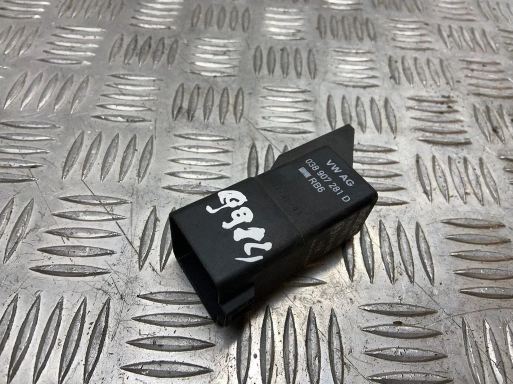 Glow plug pre-heat relay 038907281D