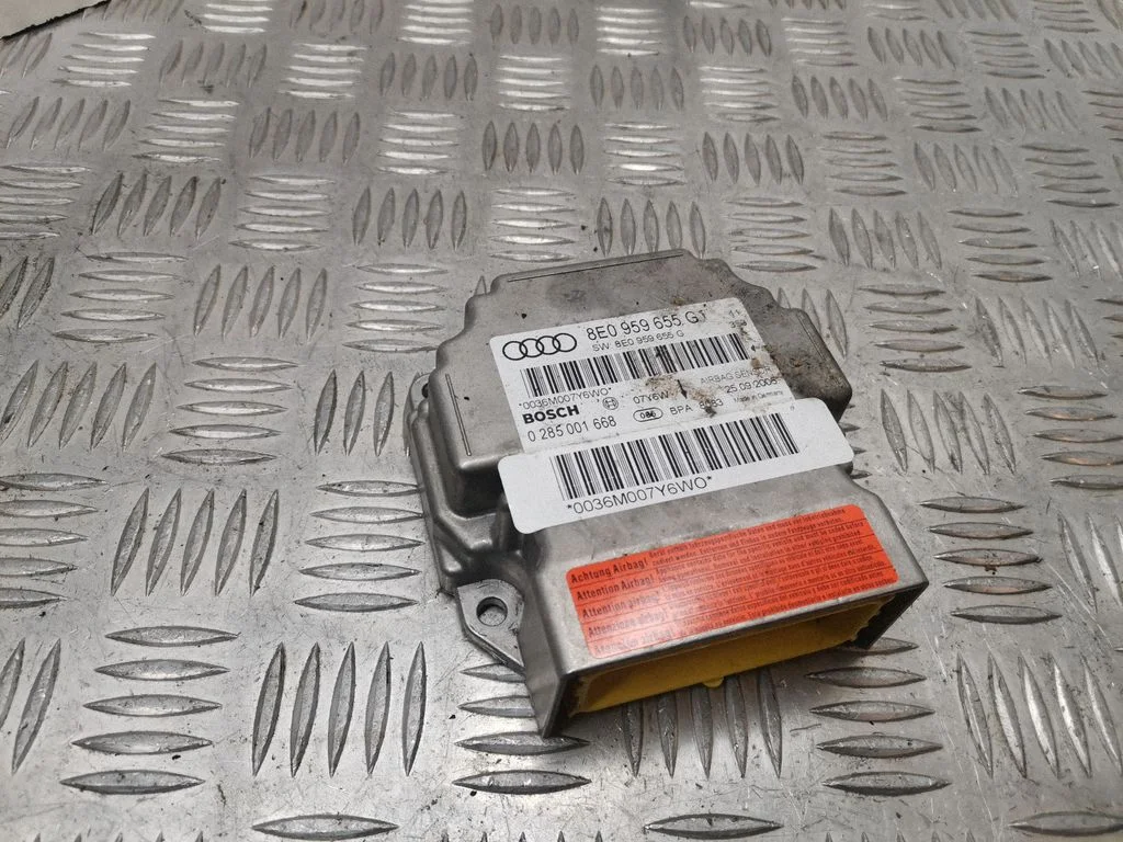 Drošības spilvenu vadības bloks 8E0959655G