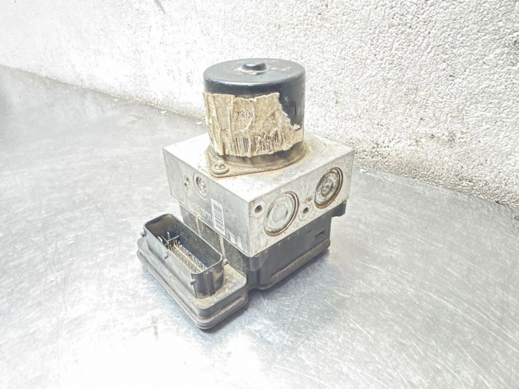ABS block – Opel Insignia A (2008-2017)