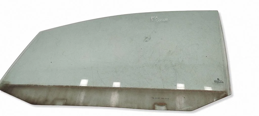 Front door window glass four-door 43R001583