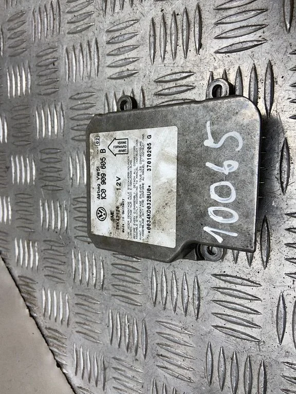Turvapatjade juhtplokk 1C0909605B
