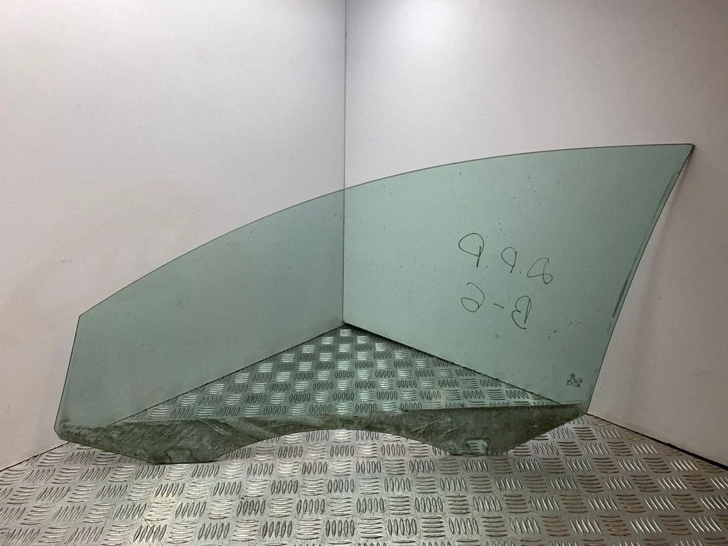 Front door window glass four-door 43R00082