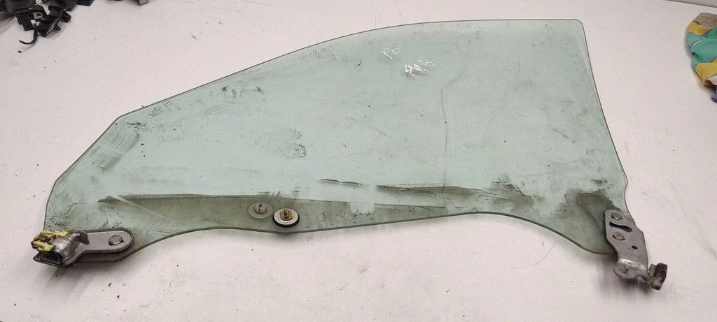 Front door window glass four-door 43R-000022