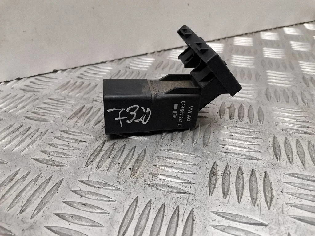Glow plug pre-heat relay 0281003038