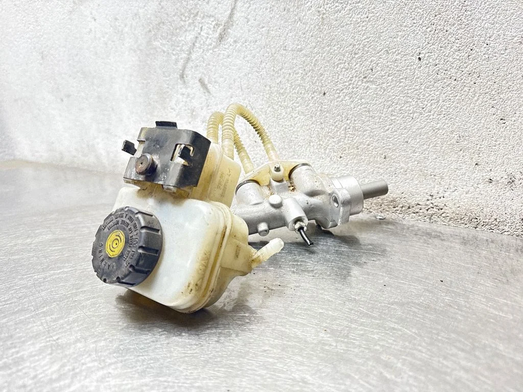Master brake cylinder 3206716