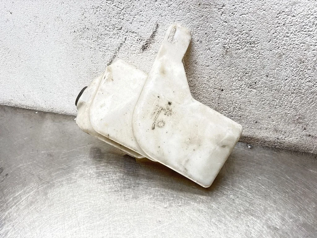 Windshield washer fluid reservoir/tank 401140137