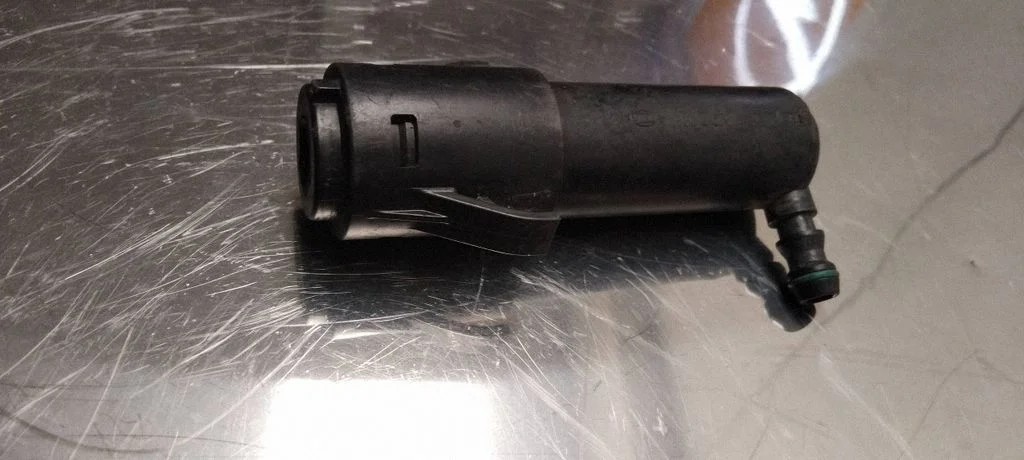 Headlight washer spray nozzle – Opel Insignia A (2008-2017)