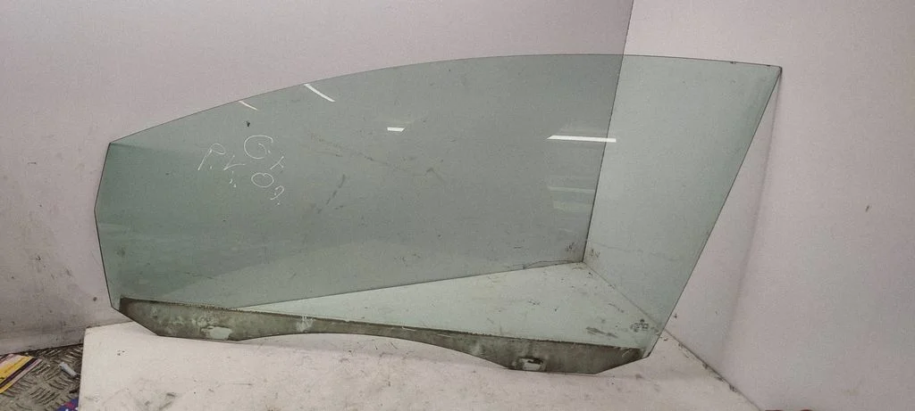 Front door window glass four-door 001057