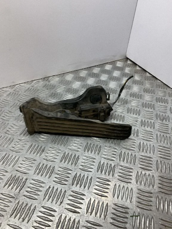 Accelerator throttle pedal 1K1721503L