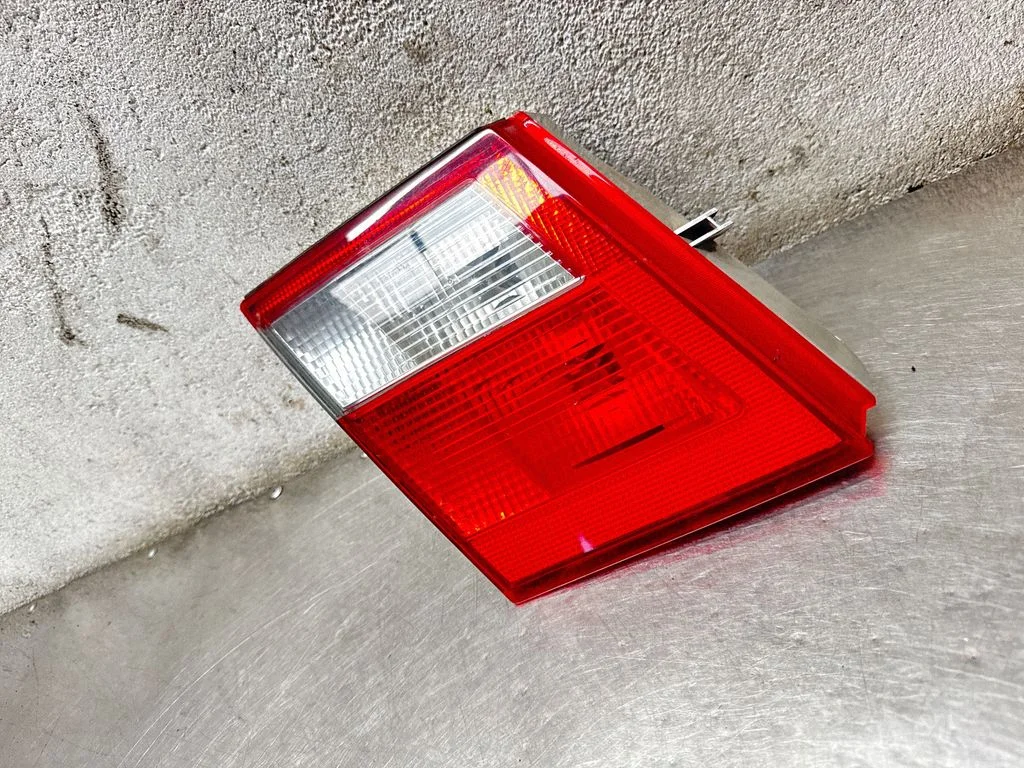 Lampa tylna w klapie 5142237