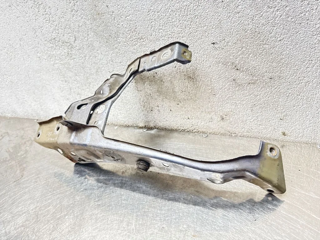 Esitule kinnitusklamber – Opel Astra H (2004-2012)