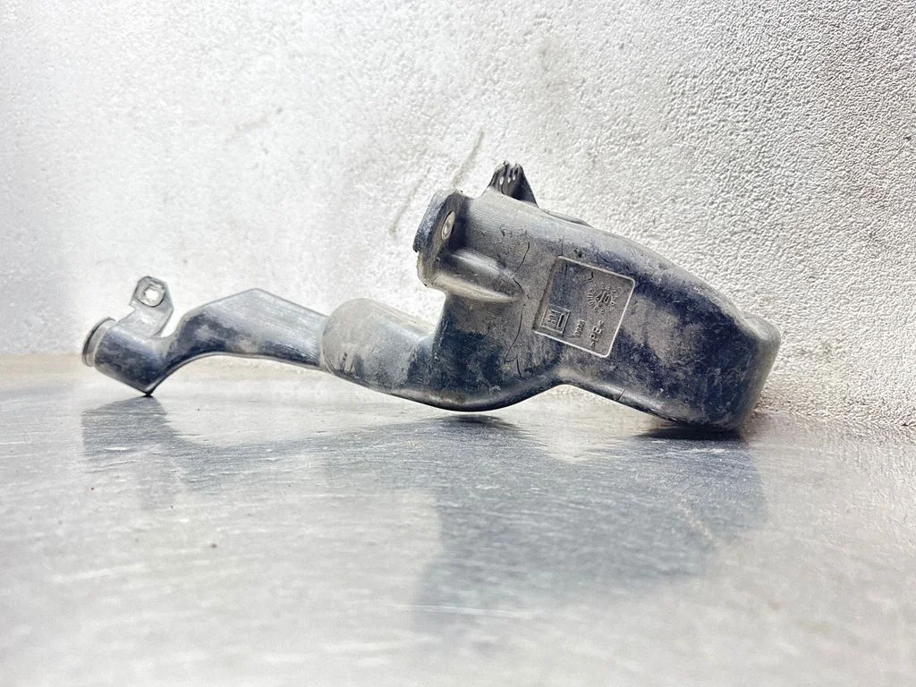 Windshield washer fluid reservoir/tank