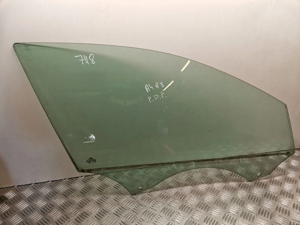 Front door window glass four-door DOT682M3240AS2