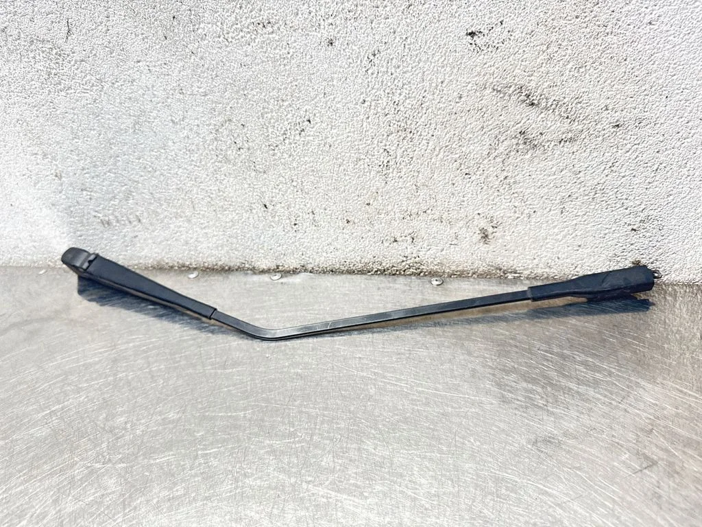 Rear wiper blade arm – Opel Insignia A (2008-2017)