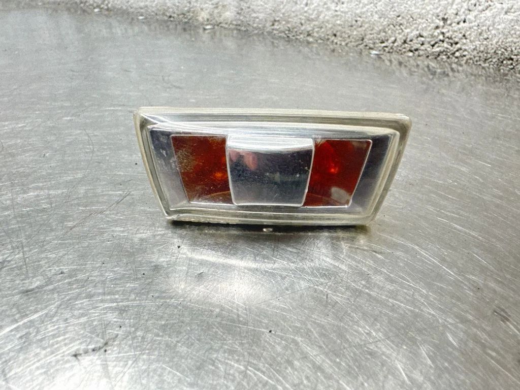 Front fender indicator light 13252455