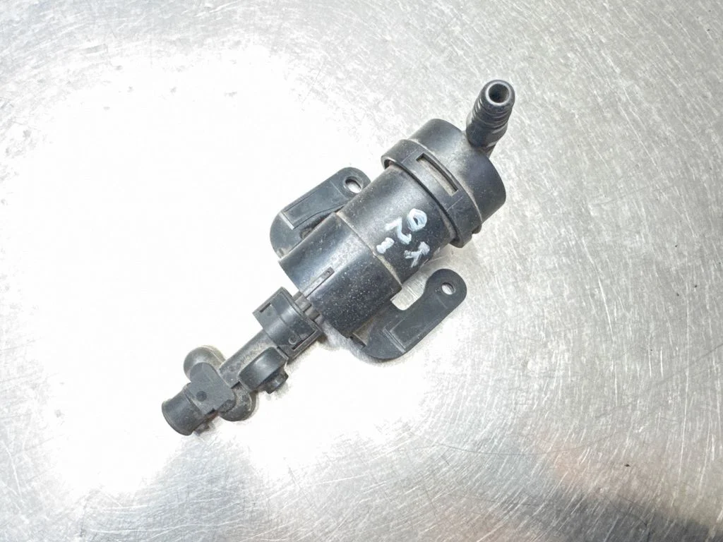 Headlight washer spray nozzle E11015022