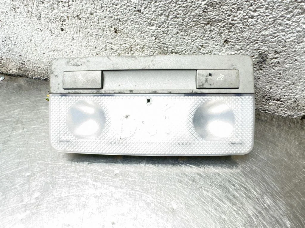 Rear seat light 13285094