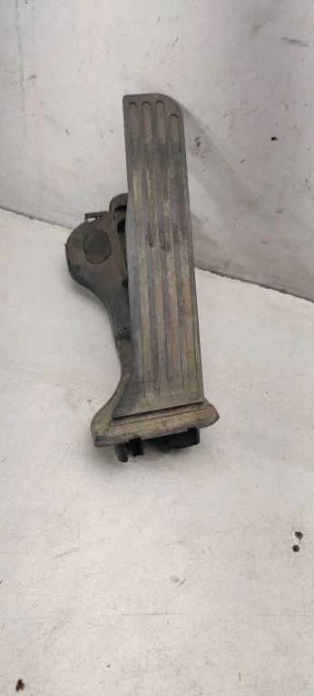 Accelerator throttle pedal 1k1721503L