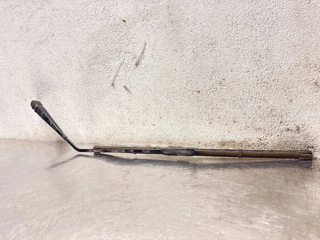 Rear wiper blade arm – Opel Insignia A (2008-2017)