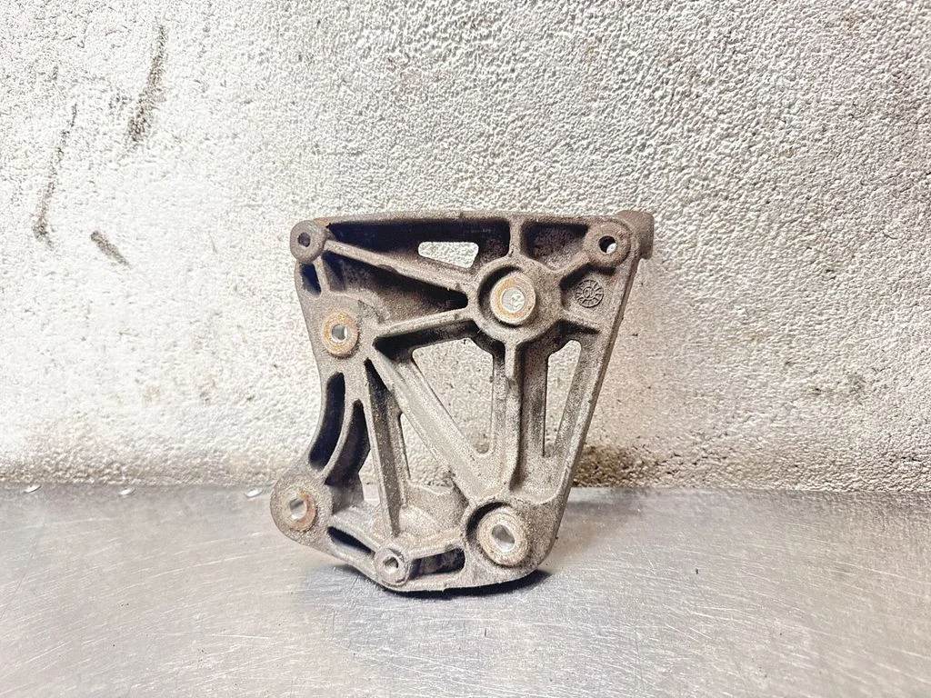 A/C compressor mount bracket 96868422