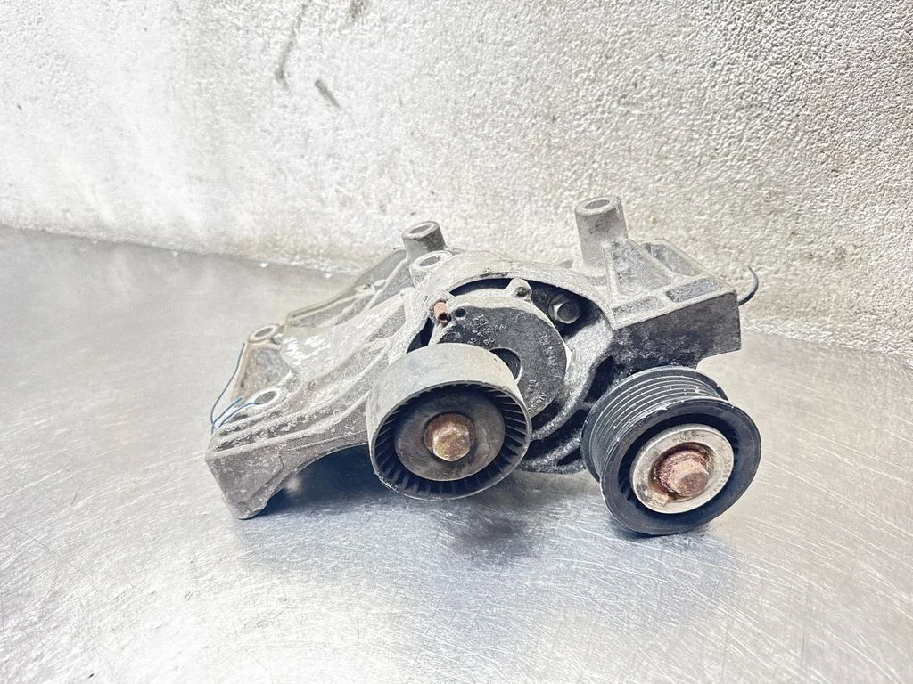 Kliimakompressori kinnitusklamber – Opel Insignia A (2008-2017)