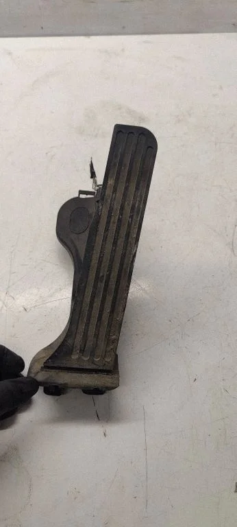 Accelerator throttle pedal 1K1723503L