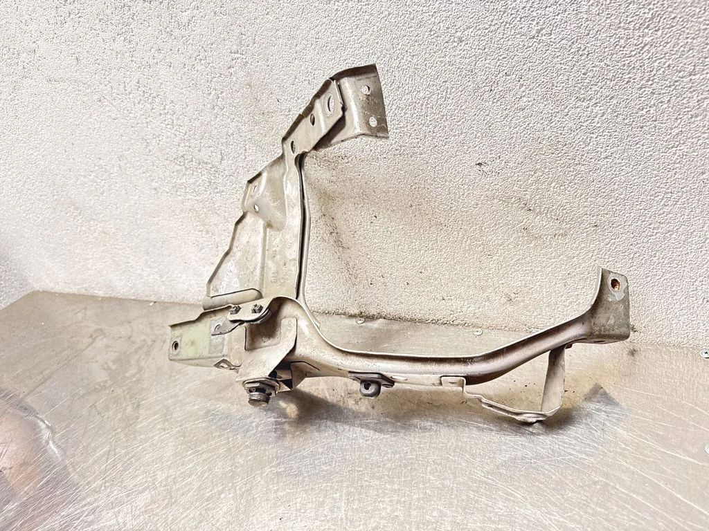 Esitule kinnitusklamber – Opel Zafira A (1999-2005)