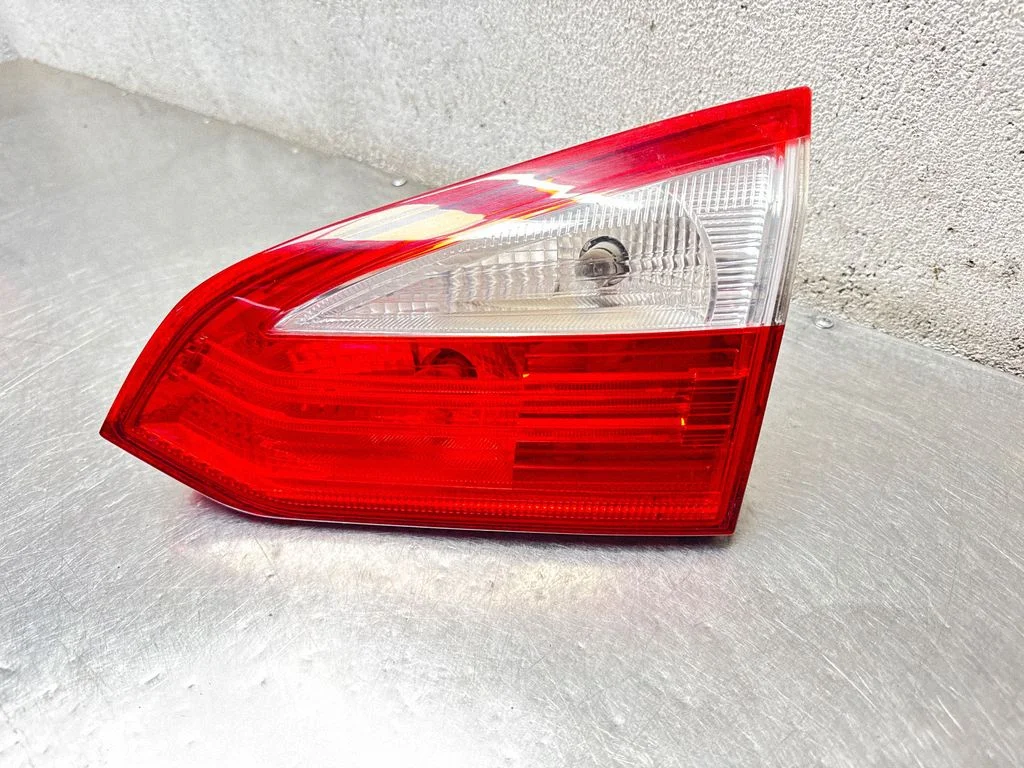 Aizmugurējais lukturis bagāžnieka vākā BM5113A602DB