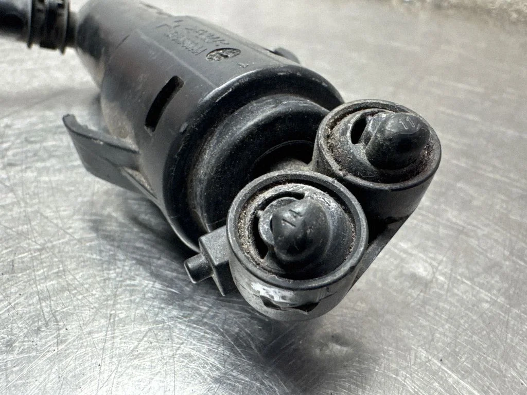 Headlight washer spray nozzle 13227349