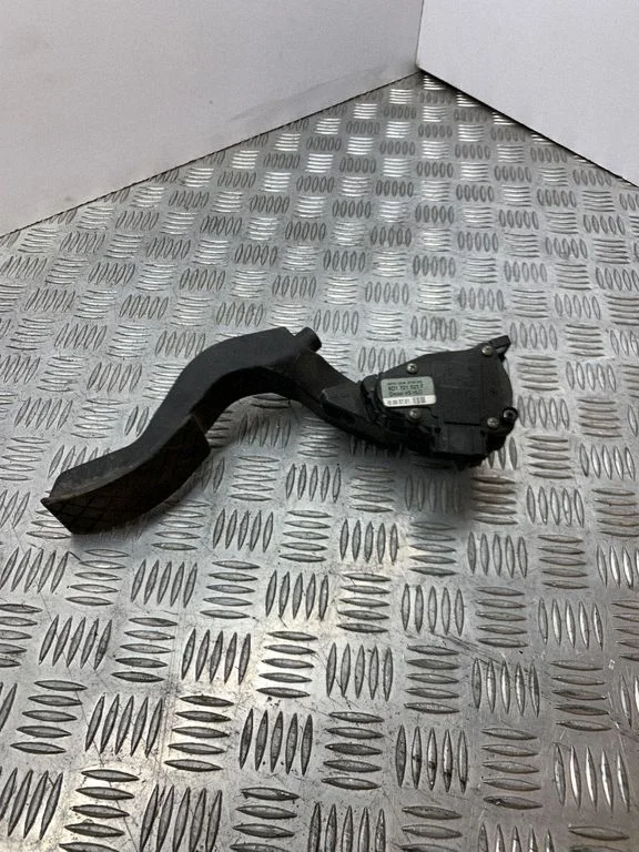 Accelerator throttle pedal – Audi A4 S4 B7 8E 8H (2005-2008)