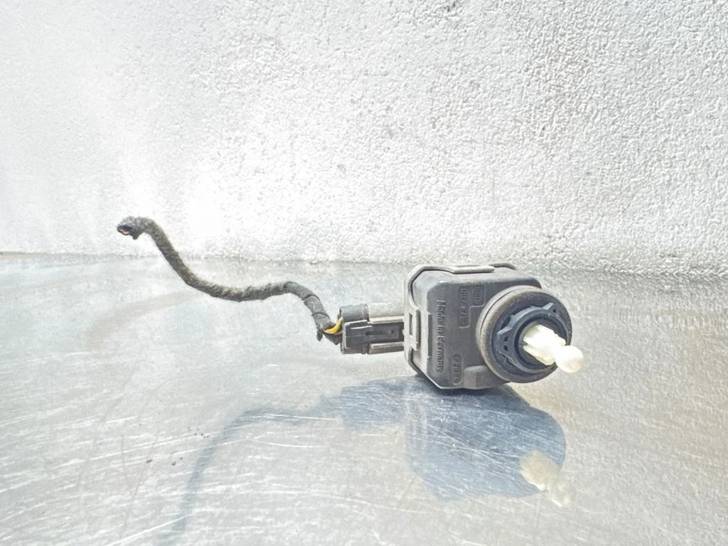 Lukturu augstuma regulēšanas motoriņš – Opel Astra G (1998-2009)