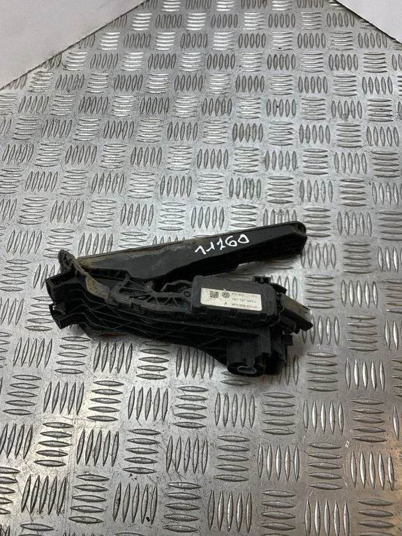 Accelerator throttle pedal 1K1721503L