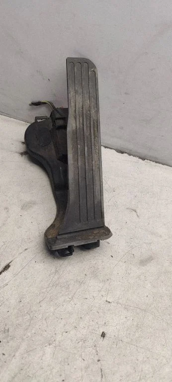 Accelerator throttle pedal 1K1723503L