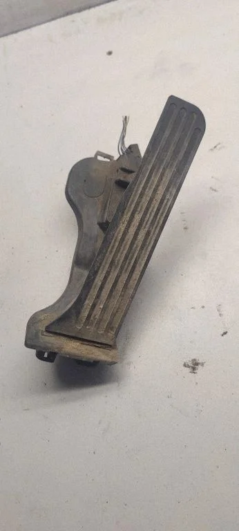 Accelerator throttle pedal 1k1723503l
