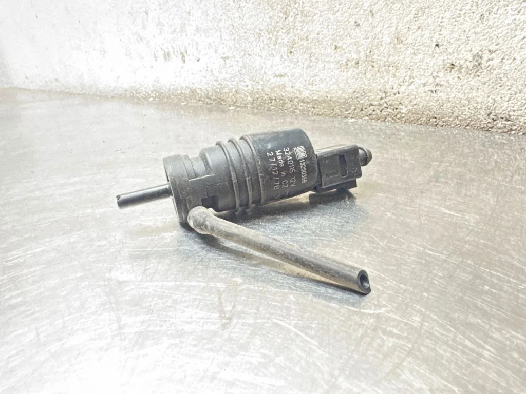 Klaasipesuvedeliku pump (klaaside) – Opel Astra H (2004-2012)