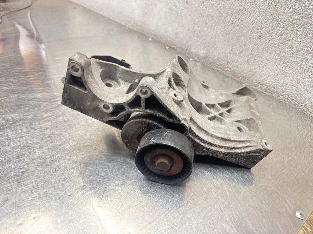 A/C compressor mount bracket 55562863