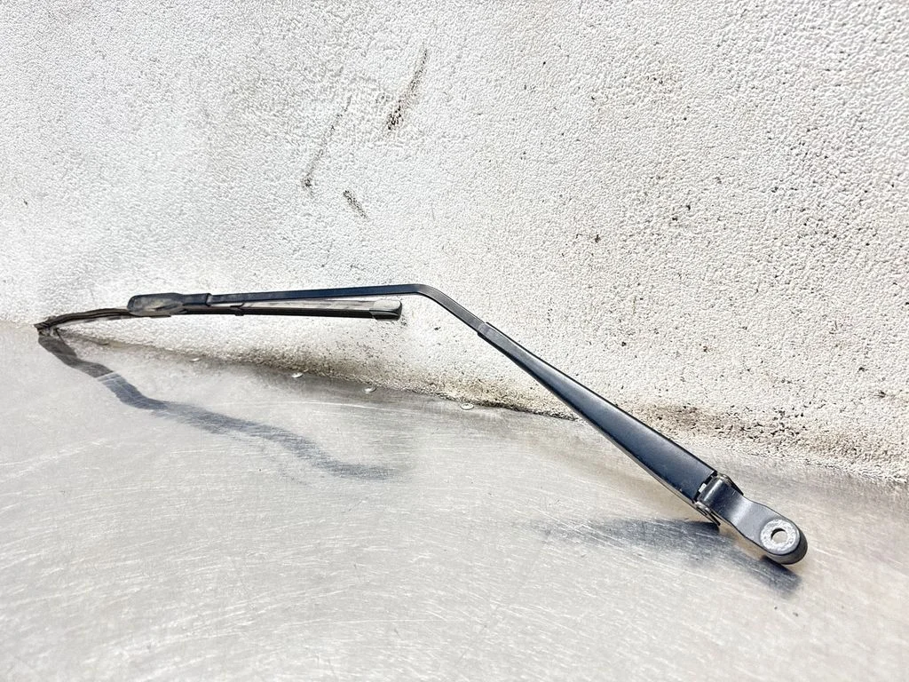 Rear wiper blade arm – Opel Insignia A (2008-2017)