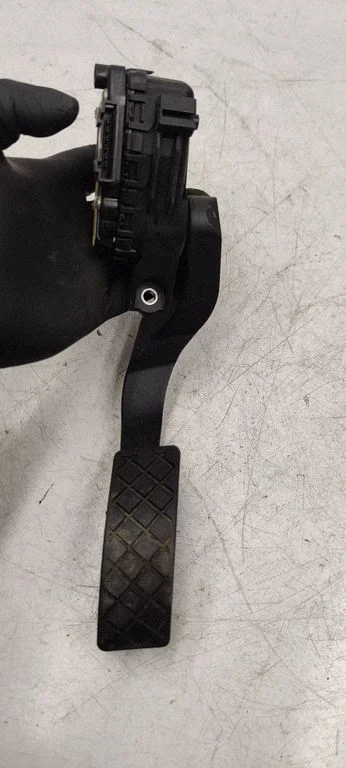 Accelerator throttle pedal 8E1723523G