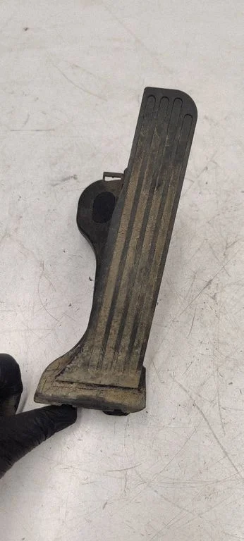 Accelerator throttle pedal 1K1723503L