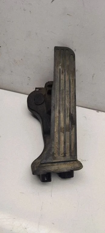Accelerator throttle pedal 1k1721503L